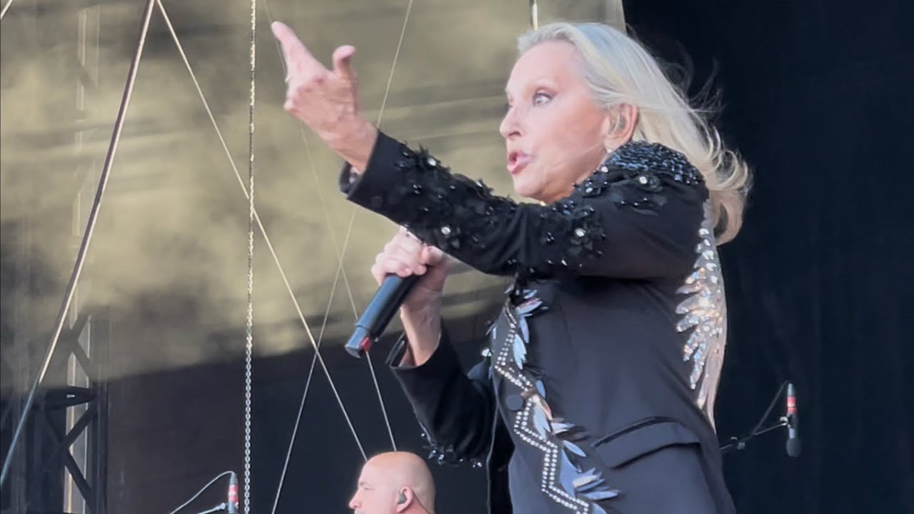 Véronique Sanson - Rien que de l’eau (Live at Francofolies, La Rochelle 10/07/2025)