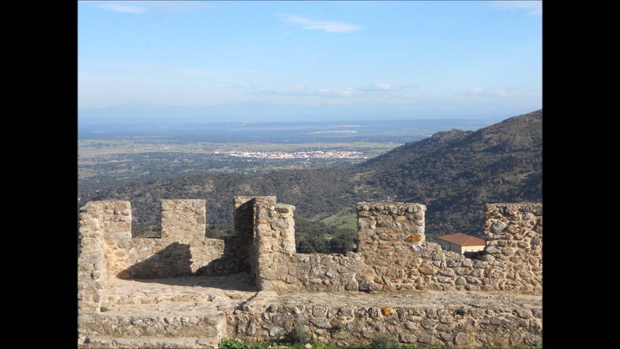 Monturocio y el Castillo de Mont&aacute;nchez