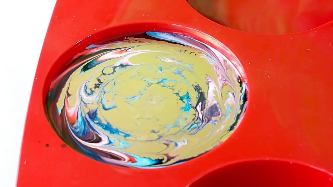 Resin petri with gold alcohol ink, how gold alcohol ink reacts in resin and a weird heating up