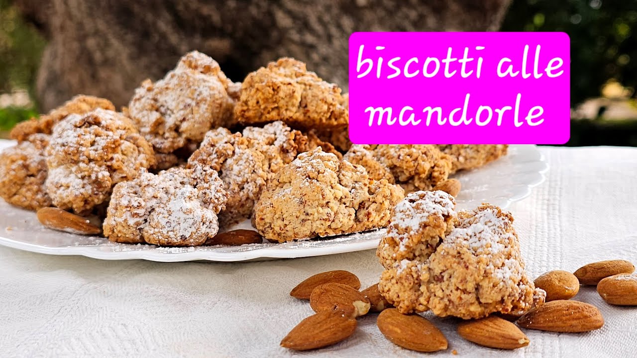 Biscotti alle mandorle, croccanti fuori e morbidi dentro