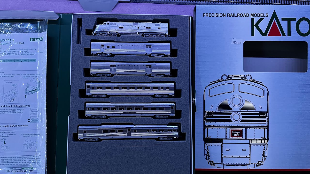 Layout #2, Video #20, Unboxing the Kato CB&Q Silver Streak Zephyr set