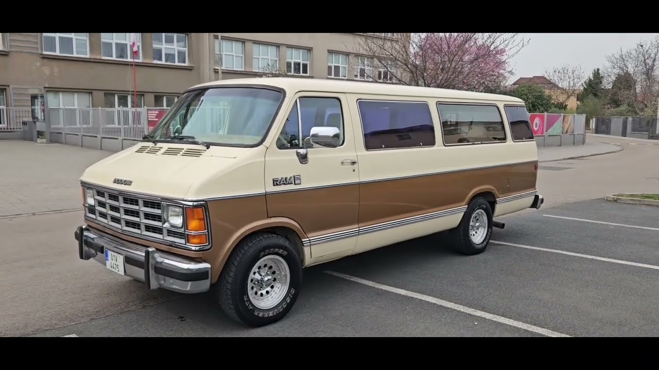 DODGE RAM WAGON 1989 / walkaround / www.amerikanista.cz