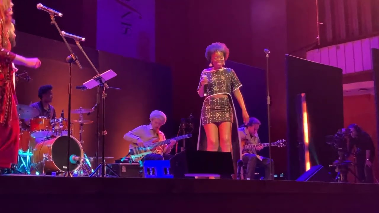Astrid Jones & The Blue Flaps en Teatro Monumental (Madrid) 23/5/25