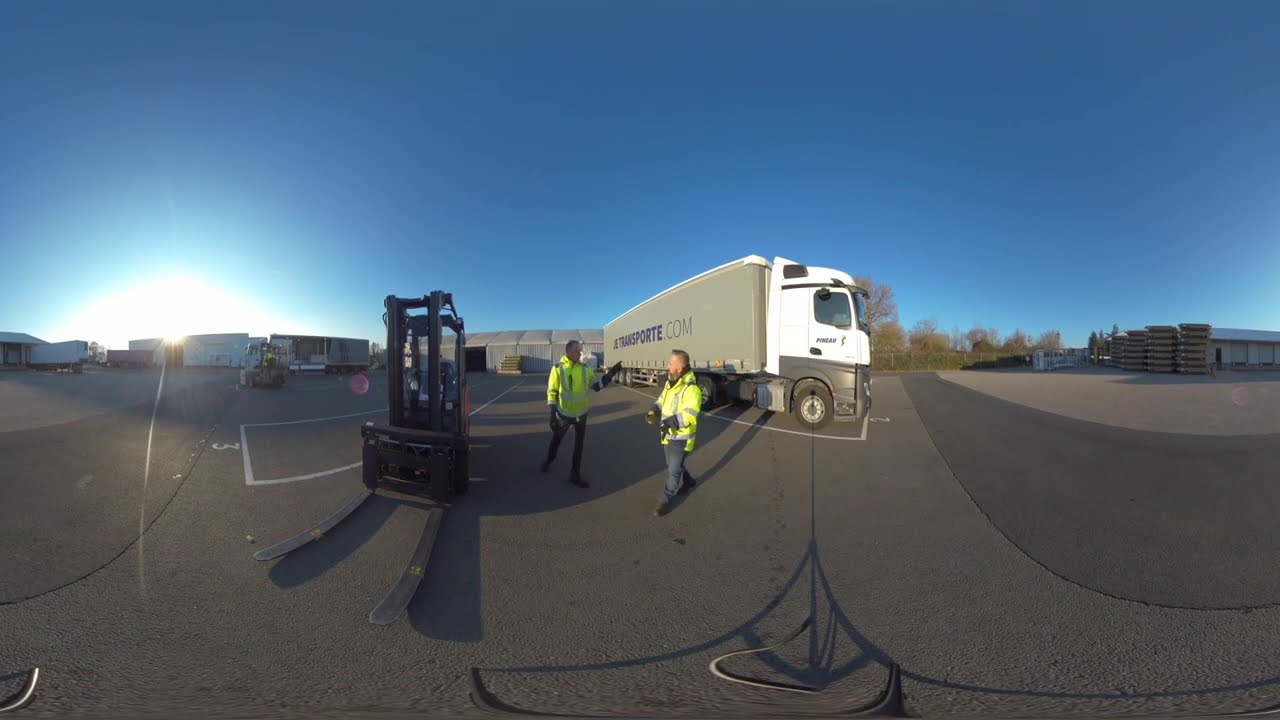 Transports PINEAU - Livraison avec chariot embarqué