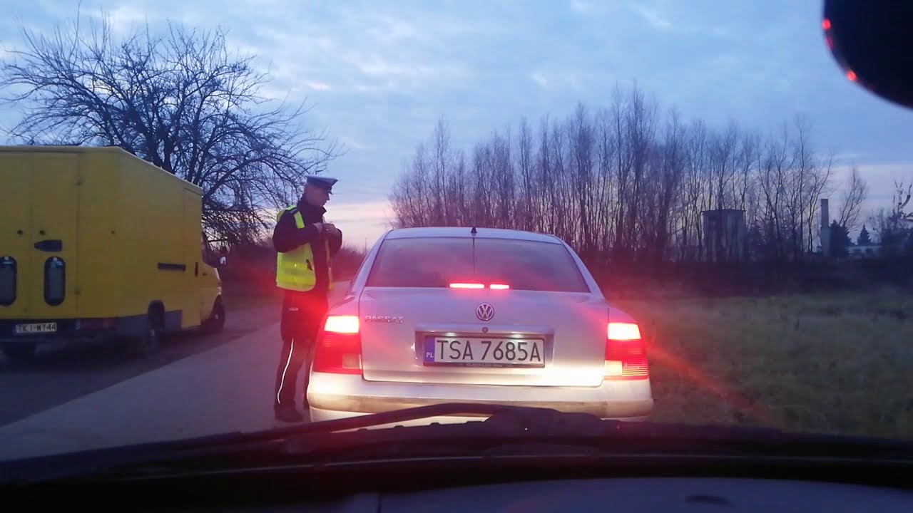 Sandomierz ul. Zaleśna - Policja wmawia znak zakazu którego nie ma...