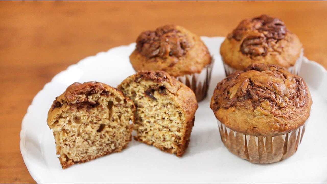 Nutella Swirled Banana Muffins | SweetTreats