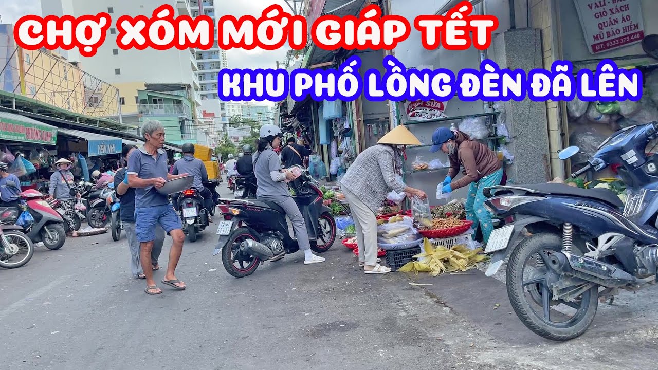 Chợ xóm mới nhộn nhịp giáp tết - khu phố lồng đèn đã chuẩn bị bán tết