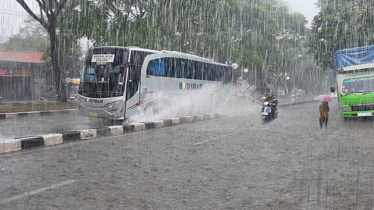 The rain fell so hard Once, walking in the rain, Rain Sound Therapy Makes Sleep More Comfortable