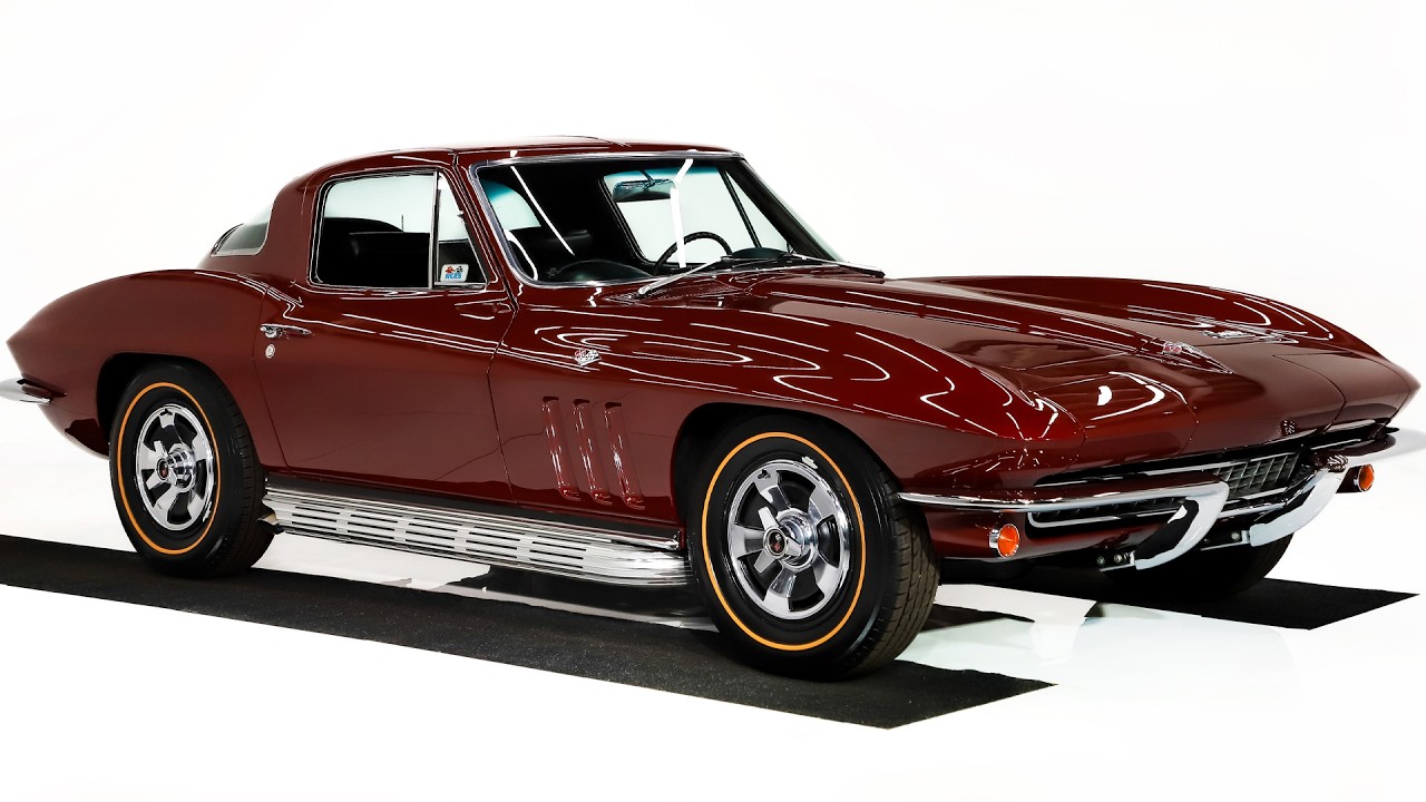 В автомузее Volo Auto Museum продается Chevrolet Corvette 1966 года выпуска (V22149).