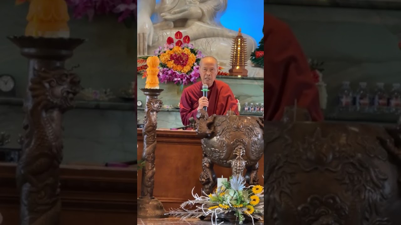 Teacher of Bhikku Pannakara sharing peace talk 