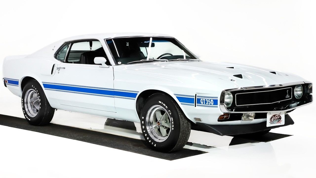 В автомузее Volo Auto Museum продается Ford Shelby GT350 1969 года выпуска (V22116).