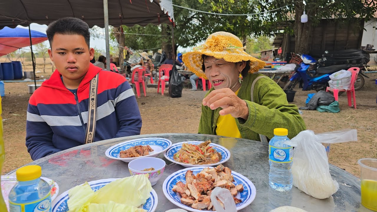 มางานศพ ยายน้องทิว😔😔