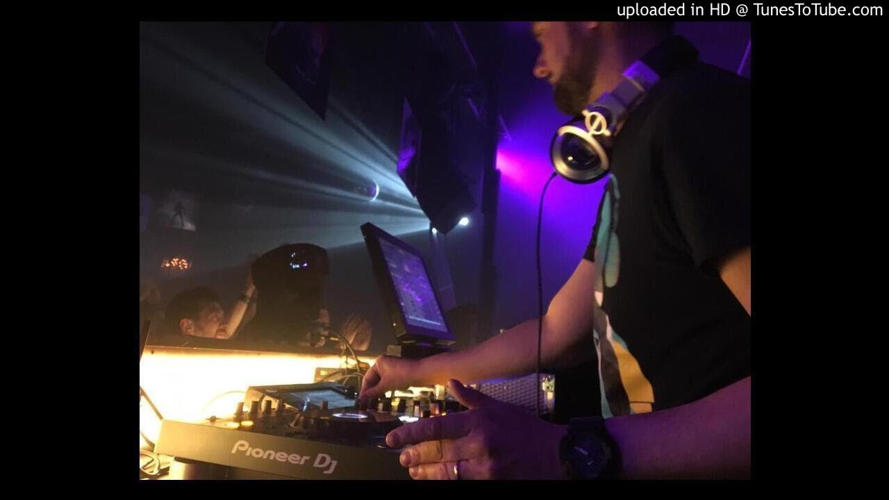 MR COLIN nudisco marzo 2019