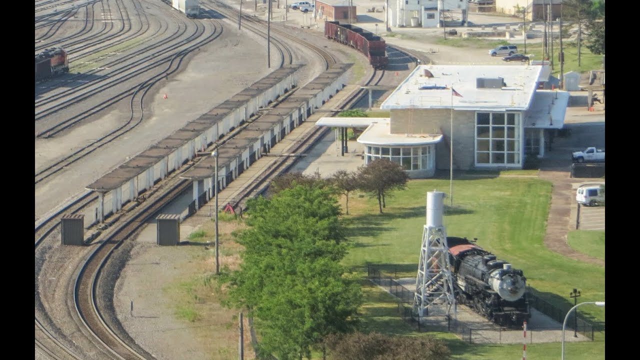 Burlington Iowa, Built in 1944  (CB & Q)  Train Station Tour! #railfanning