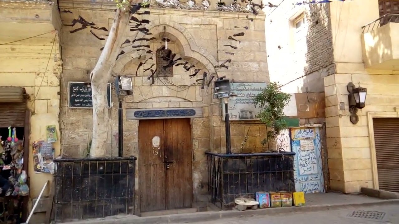مسجد وقبة سيدى محمد الأنور بشارع الأشرف بحى الخليفة بالقاهرة