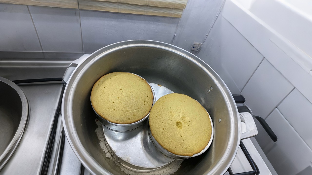 Vanilla Cake without oven || Yummy And Fluffy Cake No OVEN