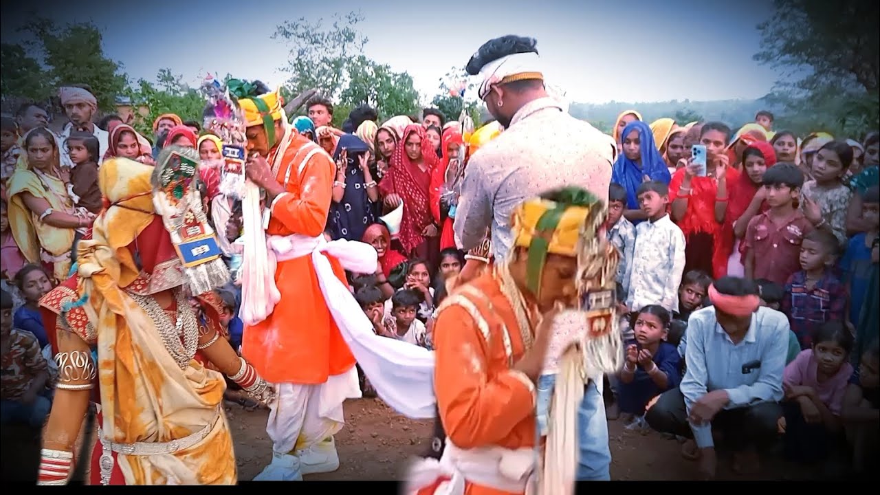 आदिवासी समाज में फेरा कैसे होते हैं वह दिखा दूल्हे और दुल्हन 👫💞🤝
