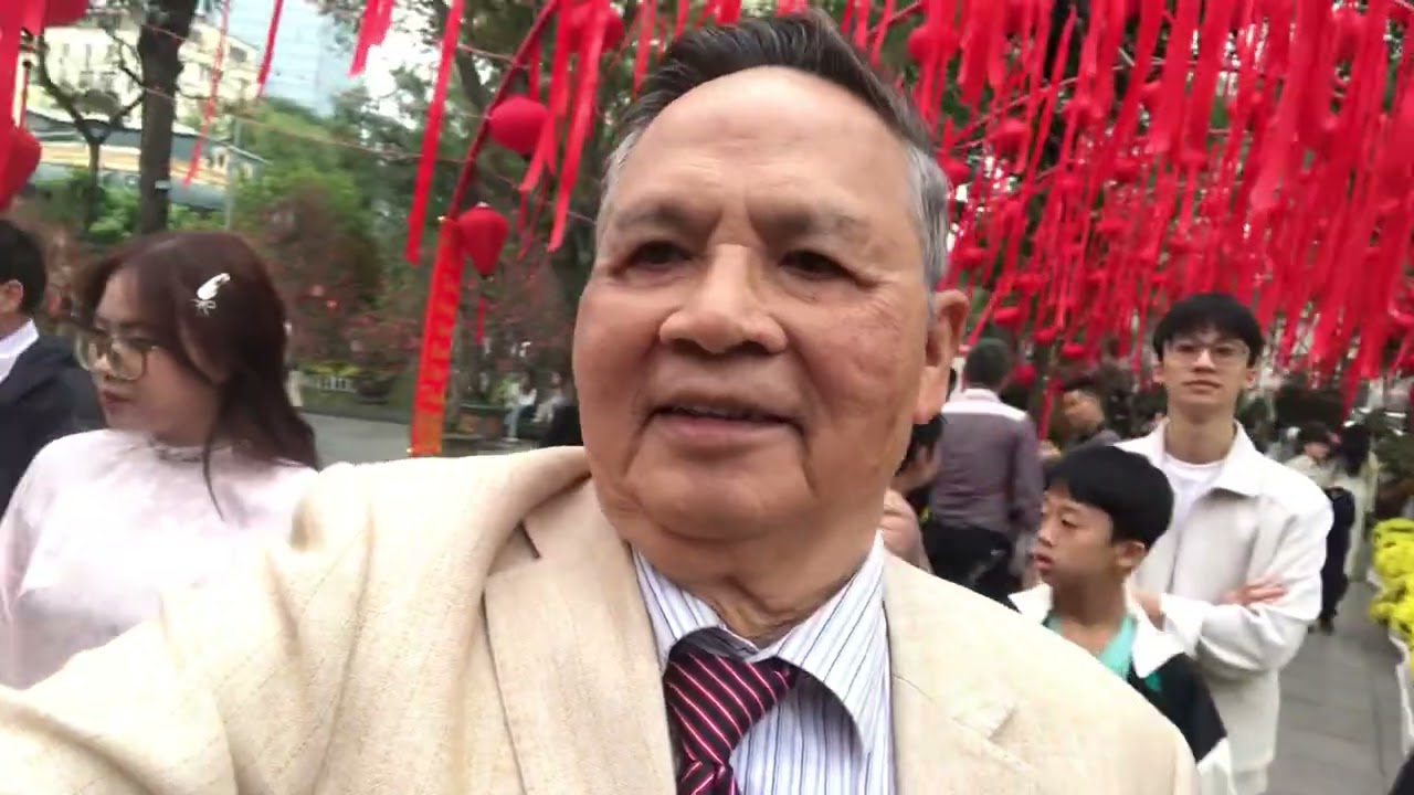 Thăm vườn hoa Tượng đài Lý Thái Tổ chiều mồng 2 Tết Bính Ngọ 2026