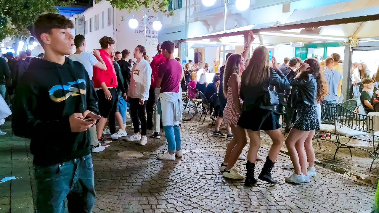 FROM SILENCE TO DISCO - FOLLONICA. Italy - 4k Walking Tour around the City - Travel Guide. #Italy