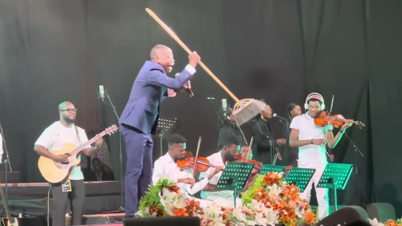 GERALDO SAC&Oacute; O MENINO DO BI&Eacute; AO VIVO NO CCB CONCERTO ECOS DO METODISMO