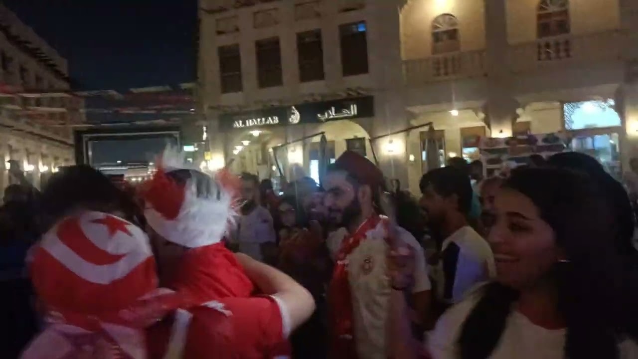 جماهير المنتخب التونسي تحتفل بسوق واقف كاس العالم قطر ٢٠٢٢ ولا اروع
