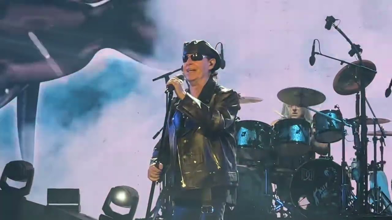 Екатерина Павловна отрывалась на Scorpions, как и я ))))