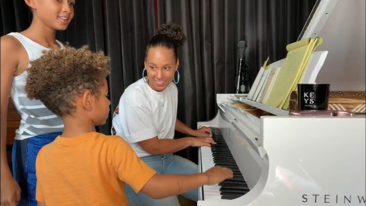 Alicia Keys - Piano Lessons 🎹