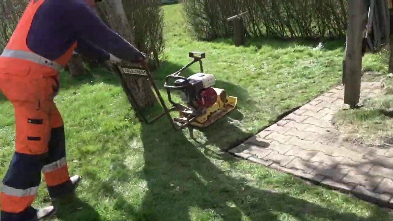 Når græsplænen bliver for høj. When the lawn gets too high
