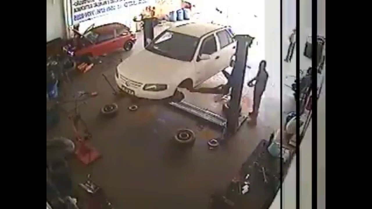 ELEVADORES DE AUTOS, EVITA ACCIDENTES Y REALIZA MANTENIMIENTOS PREVENTIVOS.