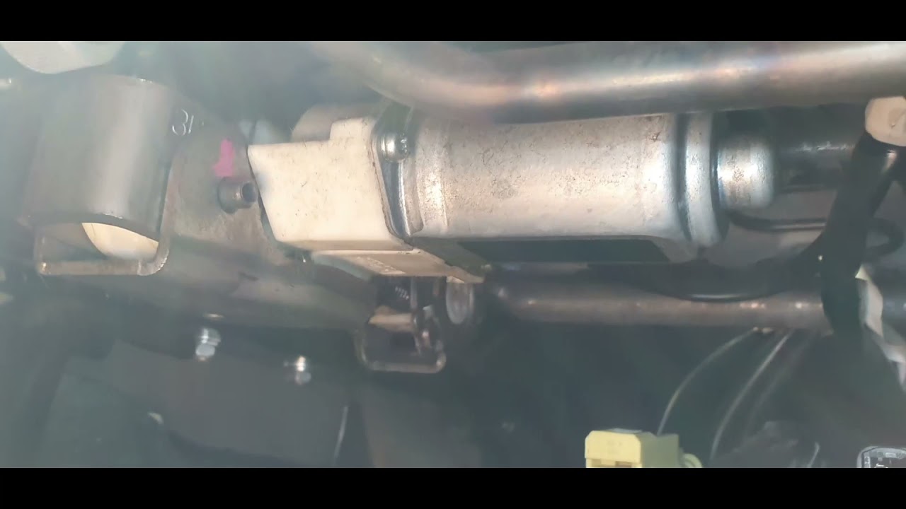 Resolvendo a folga no trilho do banco elétrico Mitsubishi Outlander