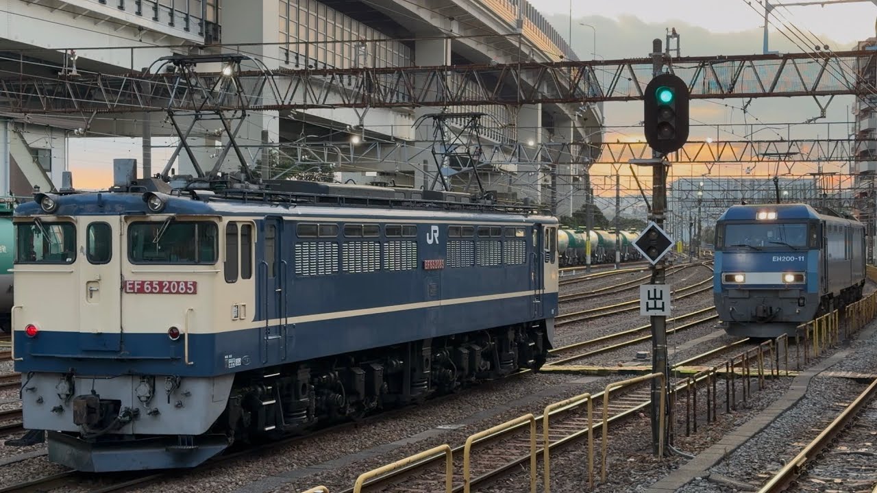 【4K高画質】【EH200-11 単機回送】JR貨物EH200形11号機〔高〕が単機で根岸駅を発車するシーン（2087レ・高A236・石油輸送）2026.2.12
