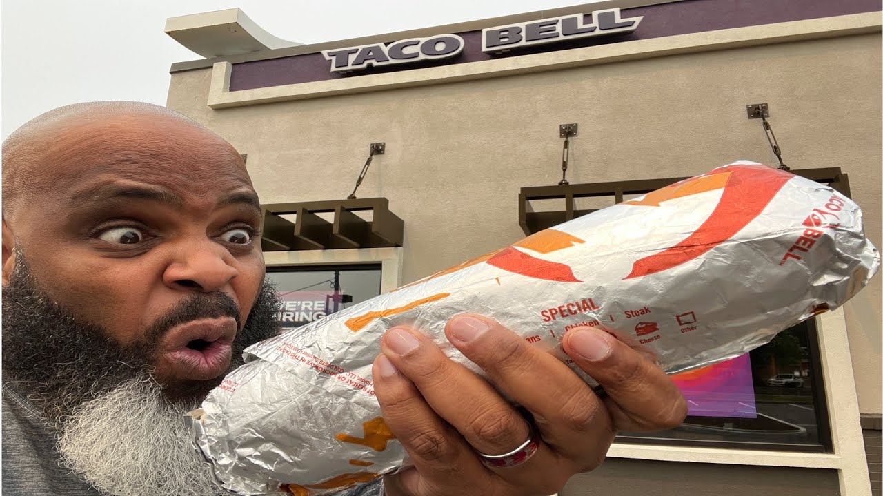 Обзор BIG BAWSE BURRITO от Taco Bell!