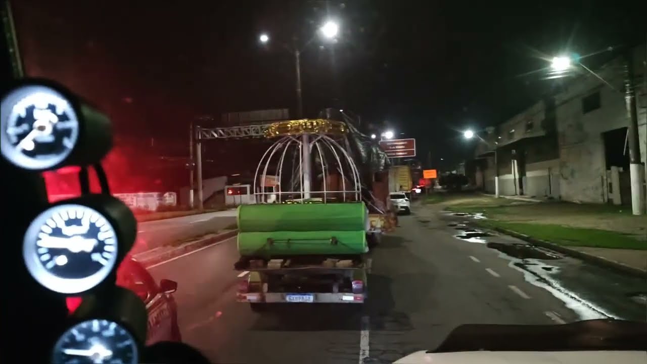 sai d madrugada para adiantar a viagem e fiquei preso atrás dos carros alegóricos da escola de samba