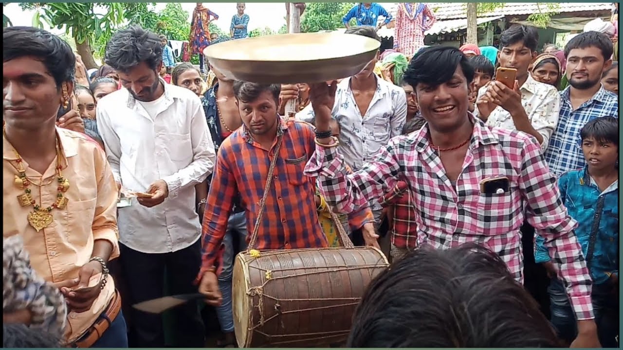દેશી ઢોલના તાલે ભાલુજી ઠાકોર ની લગનમાં મોજ