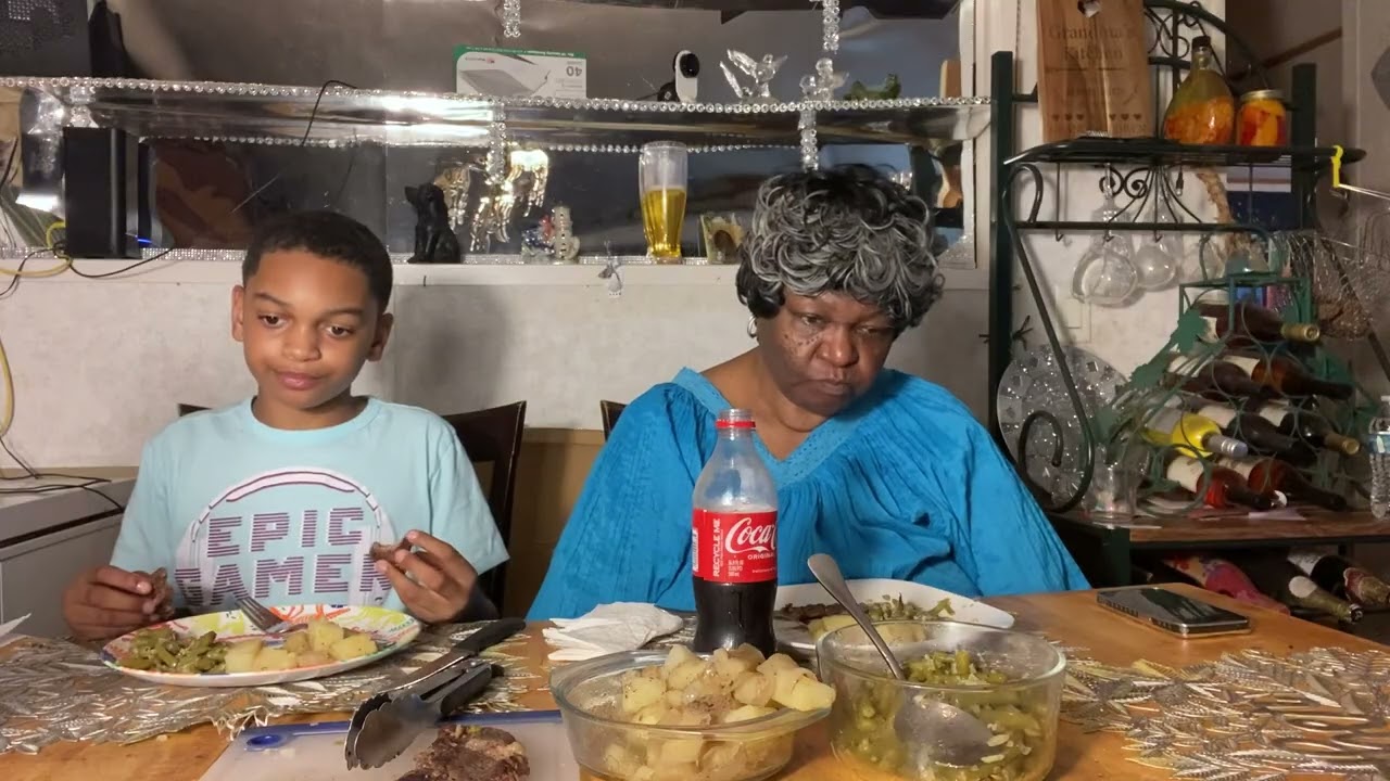 Сегодня у нас стейк, картофель и зеленая фасоль.