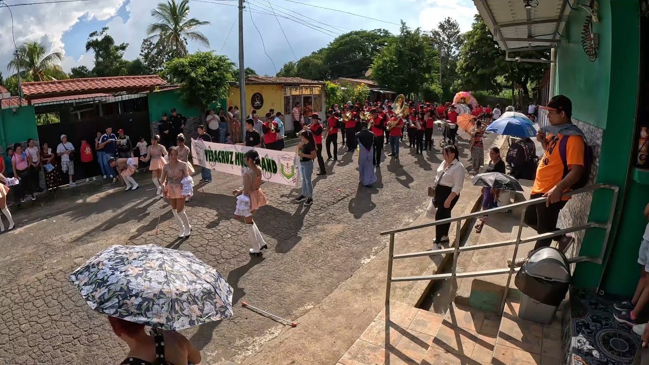 Recorrido por las calles principales de Zapotitan con las bandas. Fiestas patronales (3)
