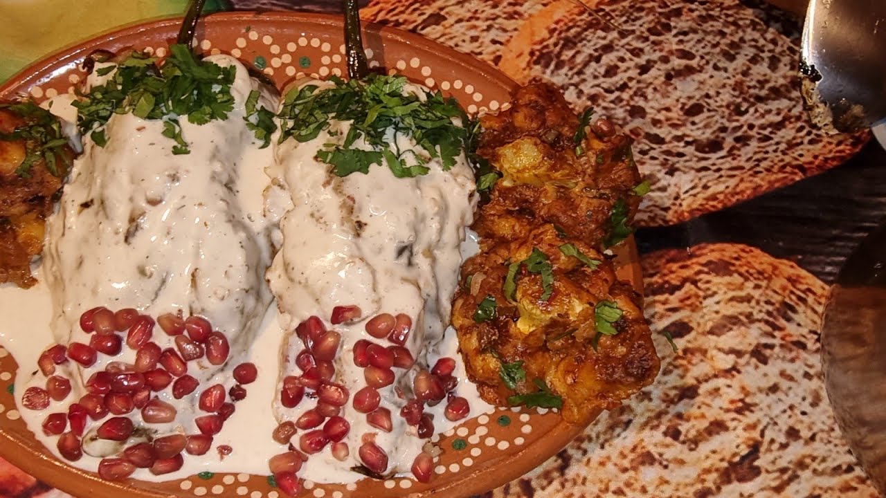 Cocinando Chiles capeados rellenos de platanillo en vivo 🌶
