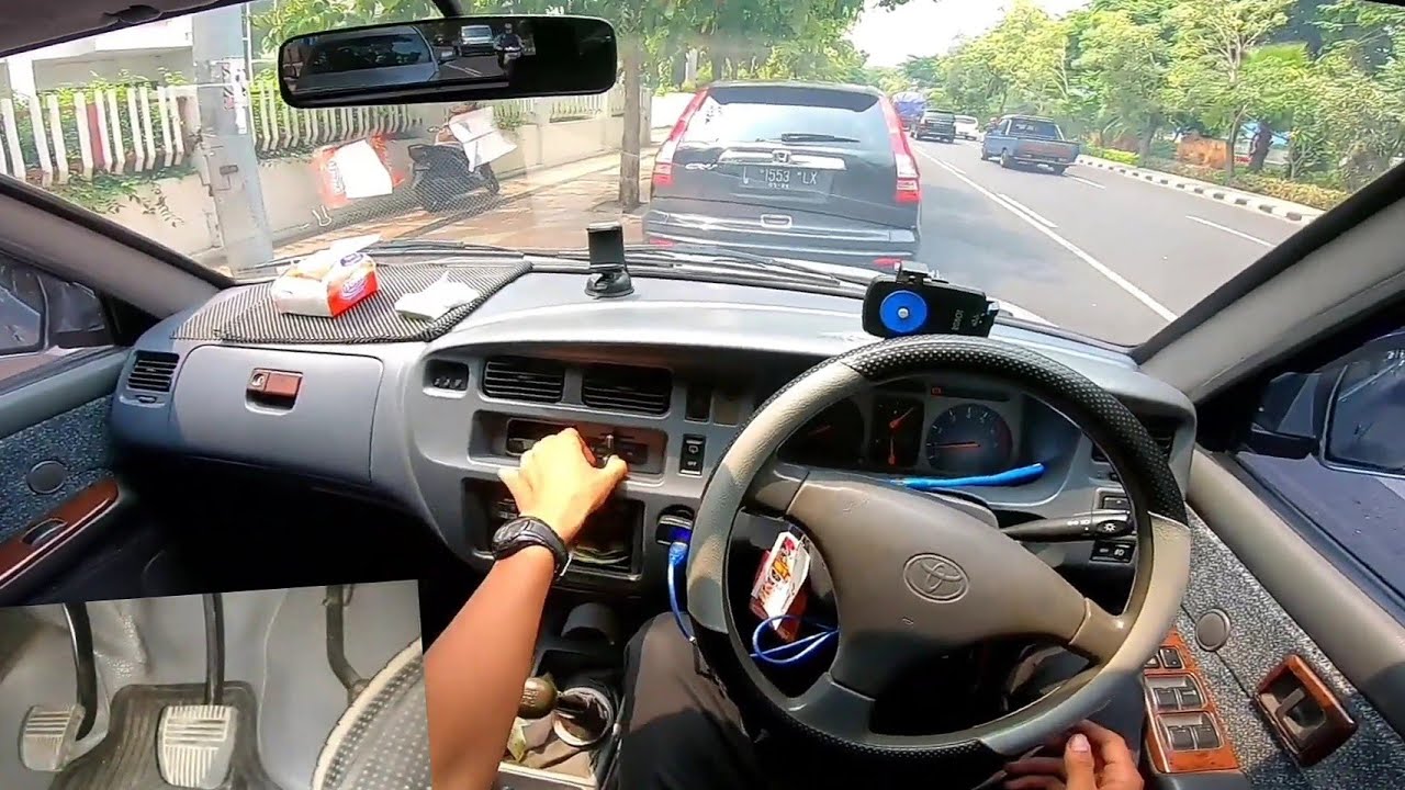 Mencoba Parkir Pinggir Jalan