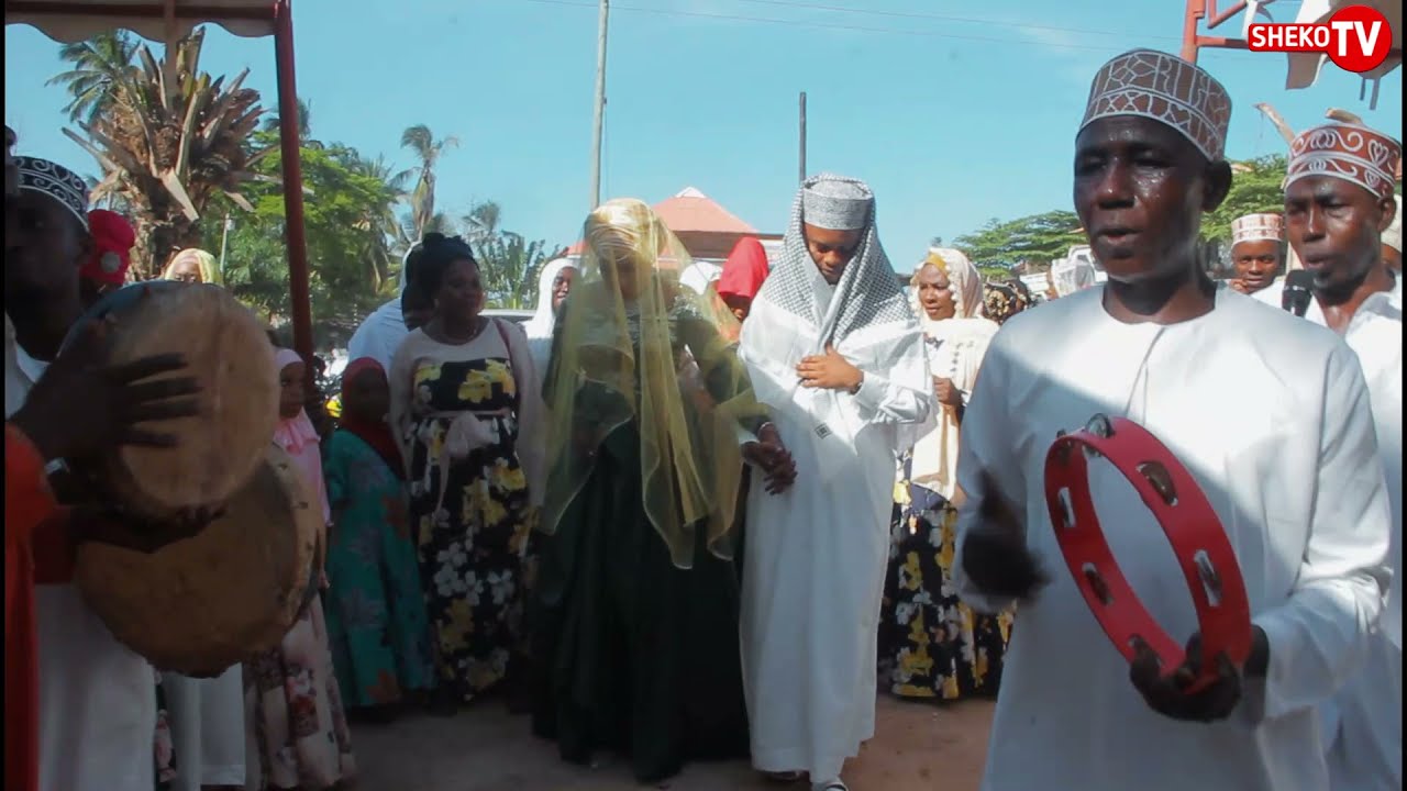 WASAMBAA HAWANA DOGO AISEE, CHEKI HARUSI HII ILIVYOTIKISA JIJI LA DAR