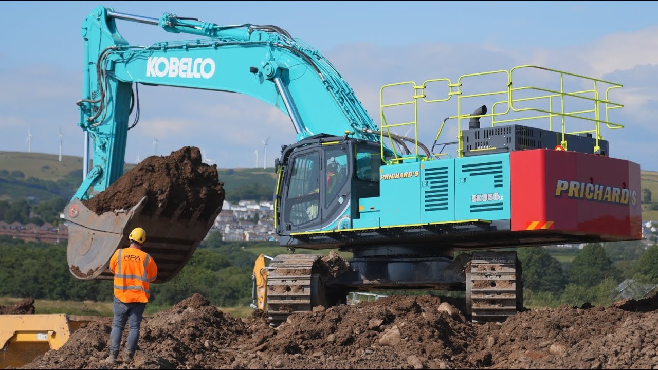 Kobelco SK850 Loading Trucks 8K