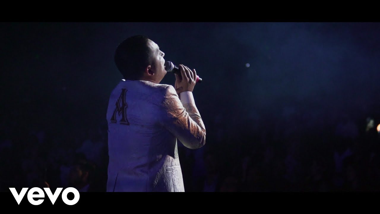 La Arrolladora Banda El Lim&oacute;n De Ren&eacute; Camacho - No Debemos Vernos