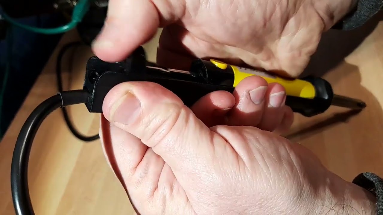 Opening the Duratool Desoldering Iron