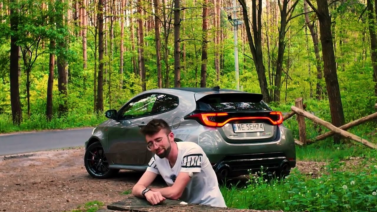 Toyota GR Yaris na co dzień &ndash; WRC na szutrze i życie na limicie! | Test Moto Okiem