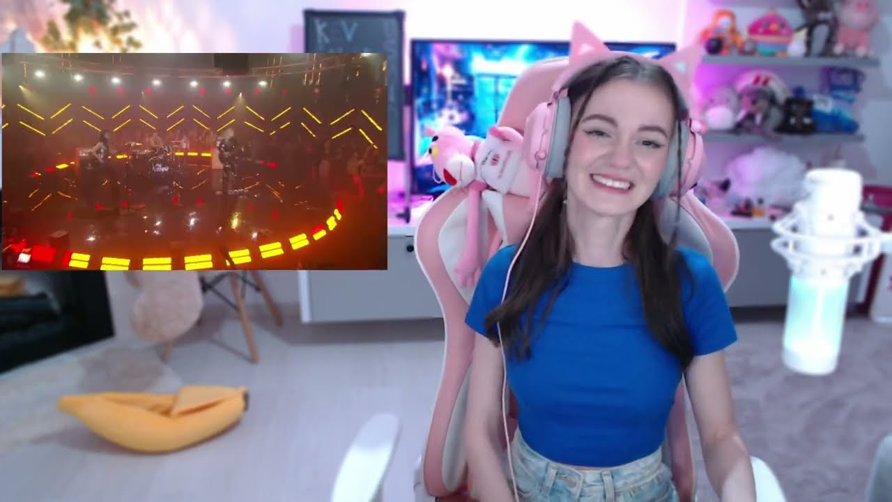 First time reaction to The Warning - EVOLVE (Live on The 2023 MTV Video Music Awards)