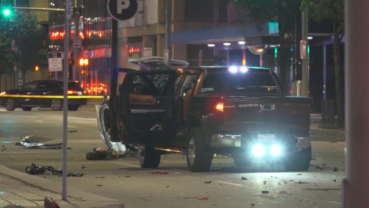 HPD: Violent carjacking ends in deadly crash in Downtown Houston
