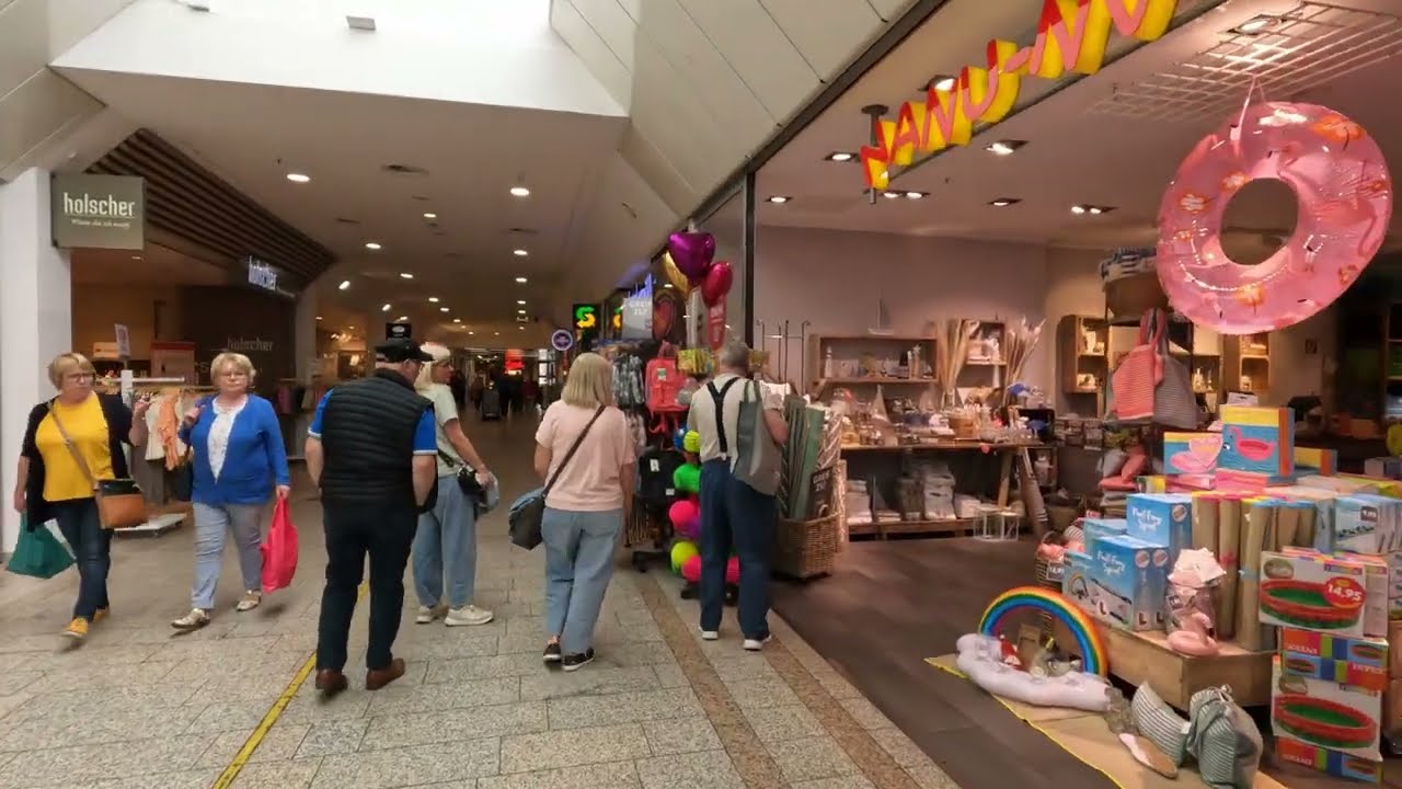 Walking tour through the Columbus Center in Bremerhaven