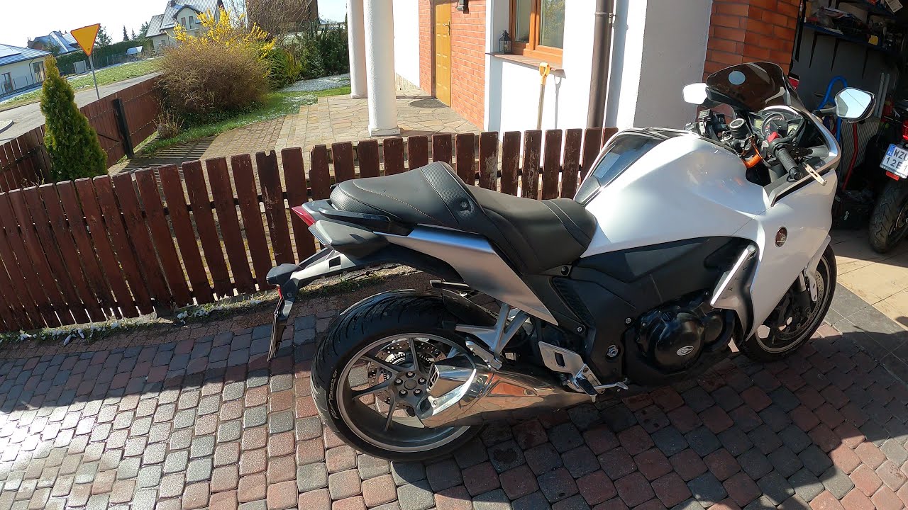 Honda VFR 1200F - Co się tu stało?????