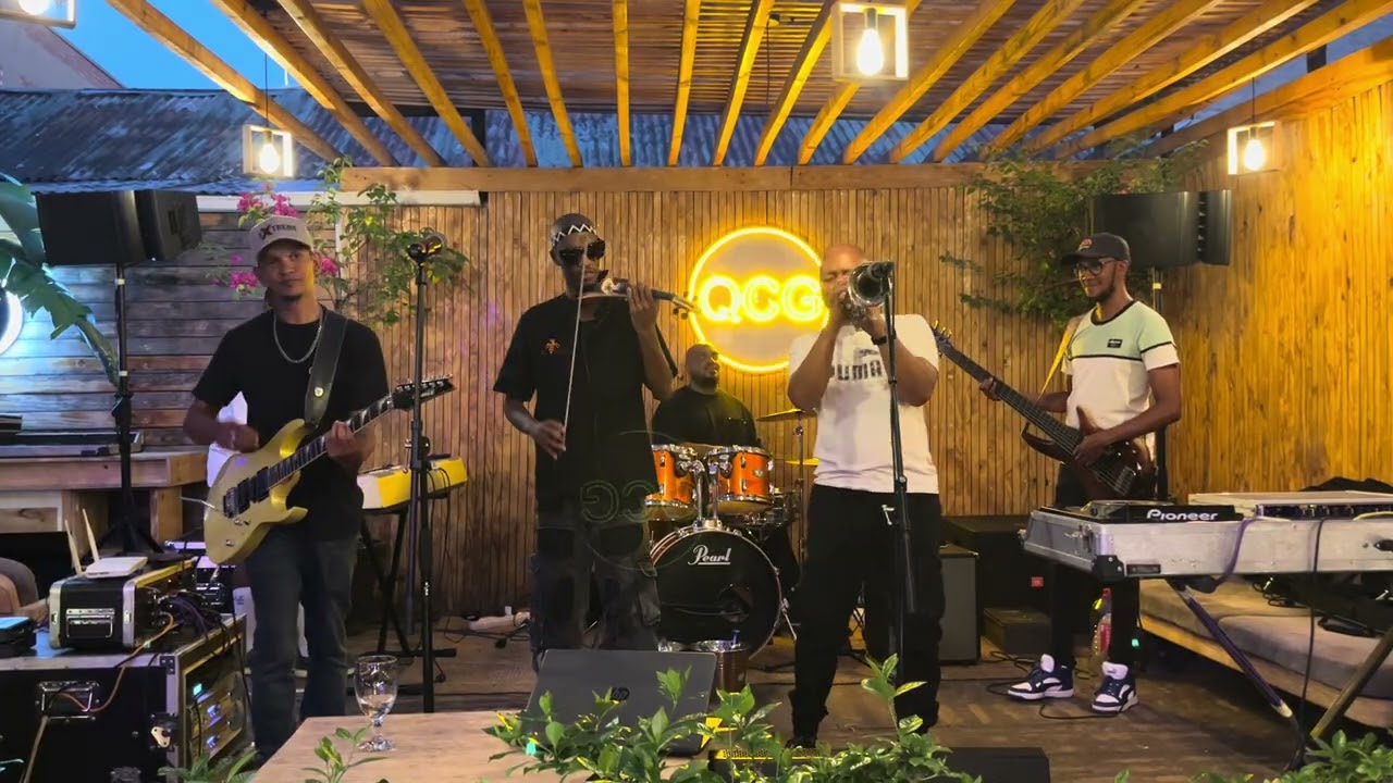 Loliwe - Zahara (Live performance by Mali B-flat & Friends)