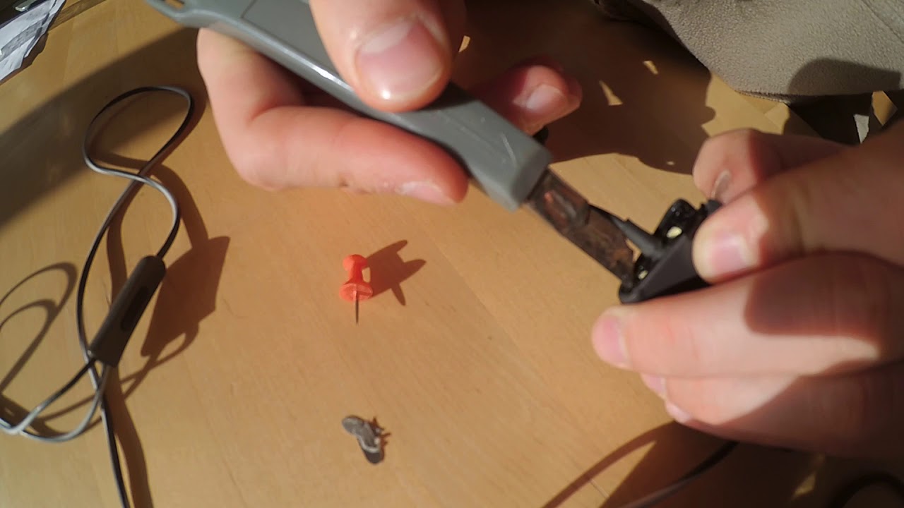 Opening | Changing battery of Bose QC20 - Part 1