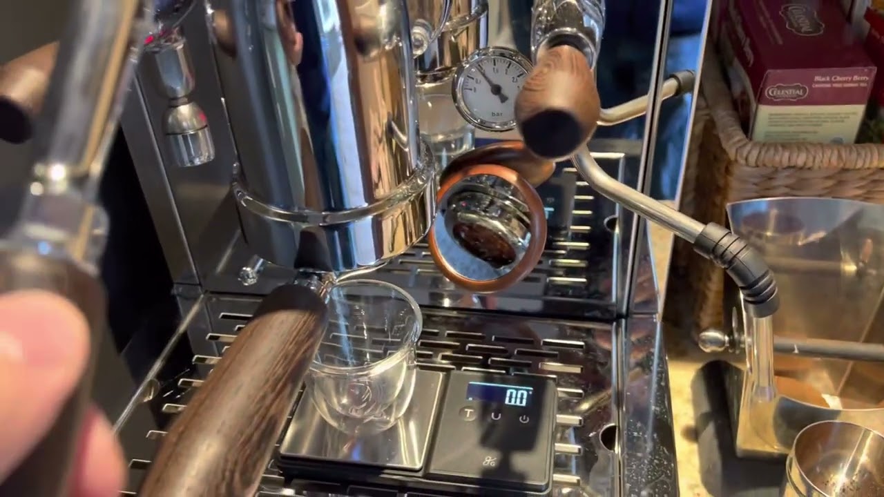 Espresso brewing on Londinium Compressa